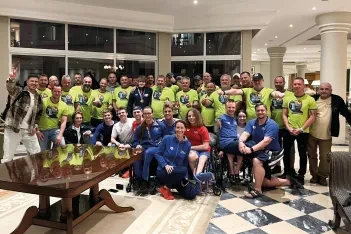 Český Paralympijský tým a zákazníci Dachdecker na Madeiře.