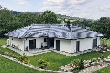Rodinný dům s inteligentním střešním systémem Bramac