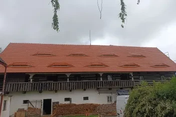 Volská oka  na roubené chalupě