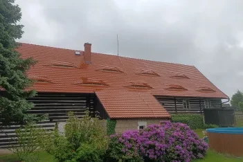Volská oka  na roubené chalupě