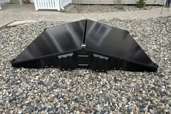 Sestava fotovoltaických panelů a balastní nádrže