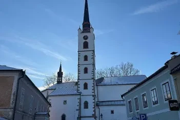 Kostelní věž ve Frymburku.